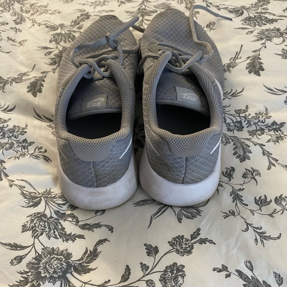 Nike Y7 - Picture 2 of 5